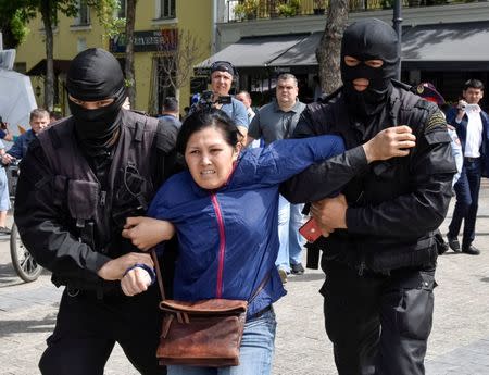 Policemen detain an opposition supporter during a protest rally in Almaty, Kazakhstan May 10, 2018. REUTERS/Mariya Gordeyeva