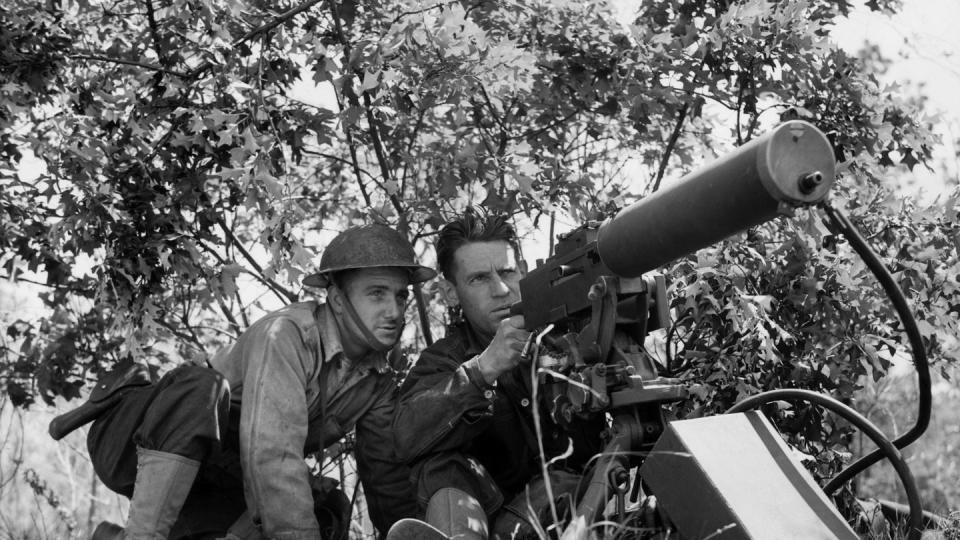 m1917 muzzle peeking out from under the lower half of the gun