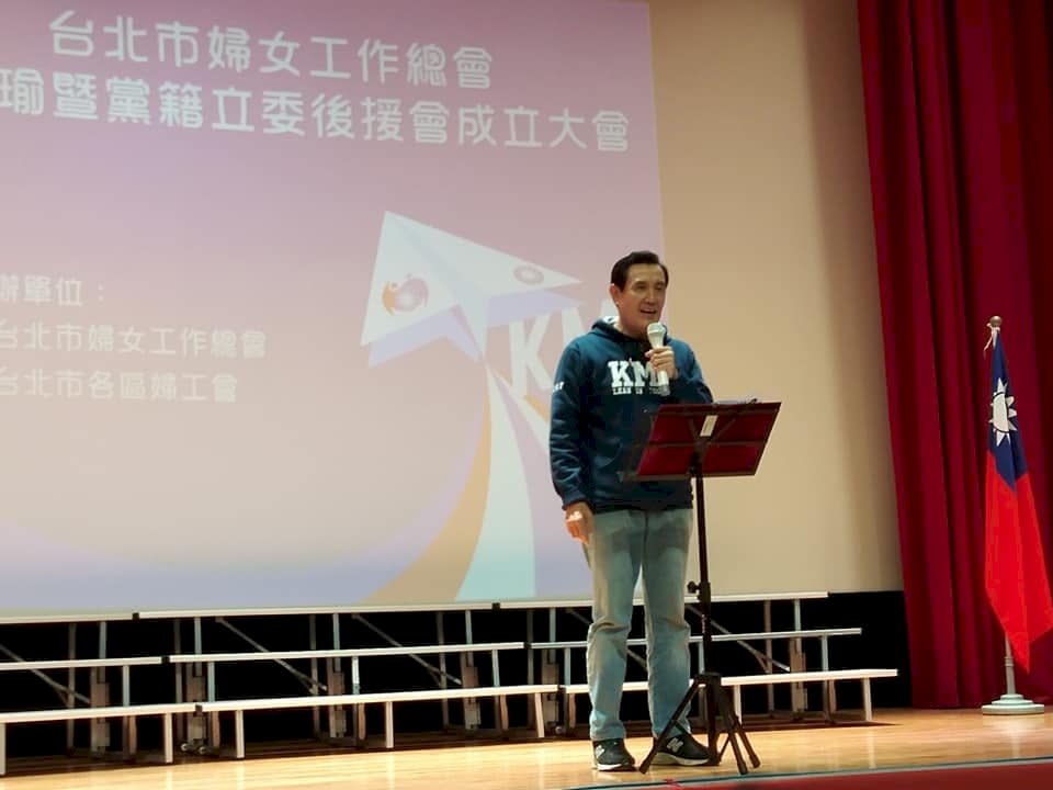 媒體3日詢問，前總統馬英九是否擔心國民黨變成「國瑜黨」；馬英九表示不會擔心。(王韋婷 攝)