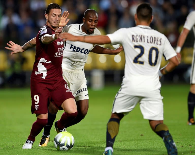 Metz' forward Nolan Roux (L) vies with Monaco's defender Djibril Sidibe (C) and Monaco's midfielder Rony Lopes (R) during the French L1 football match August 18, 2017