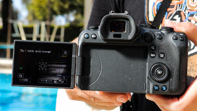 Canon R6-II Hands-on: Faster, more resolution and reduced heating