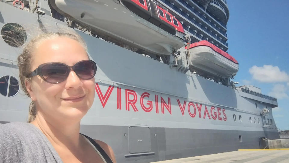 Im Jahr 2022 ging ich zum ersten Mal an Bord eines Virgin Voyages-Schiffes. - Copyright: Lori A. May