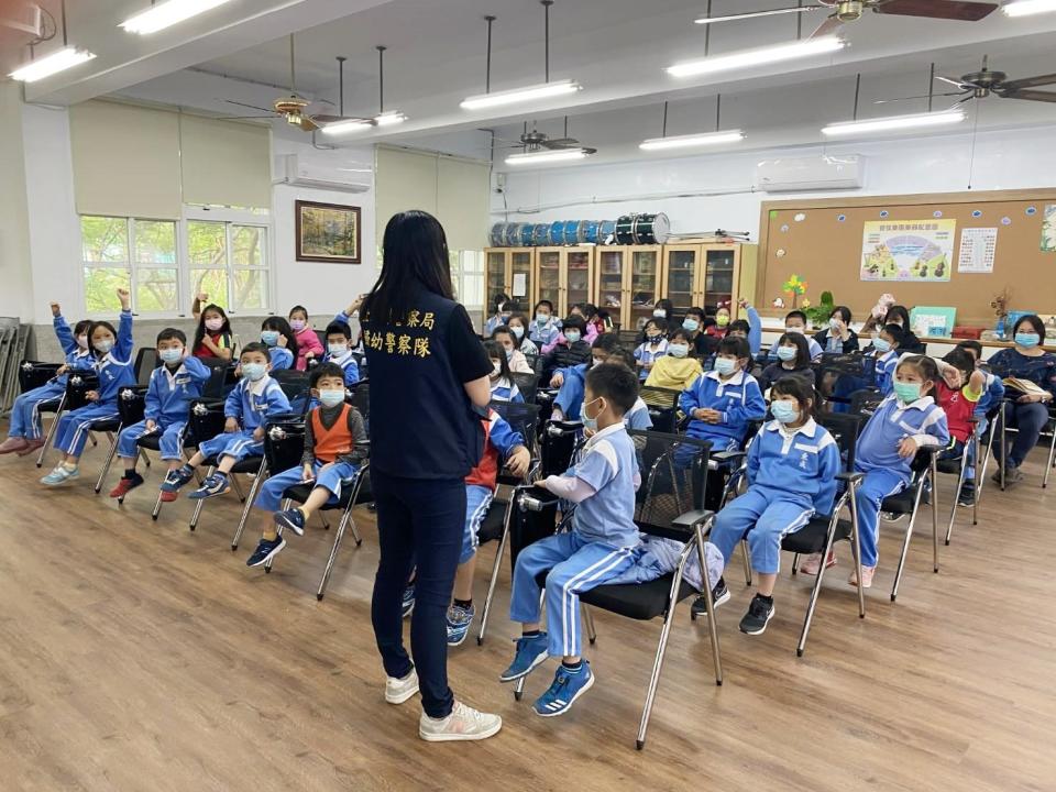 臺東縣警局婦幼隊自9月起預計巡迴15所國中小實施校園宣導。