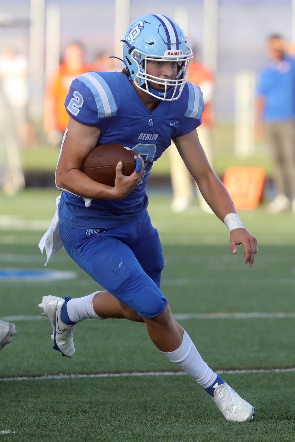 Harrison Brewster and Olentangy Berlin are 4-1 after beating Hilliard Davidson 20-14.