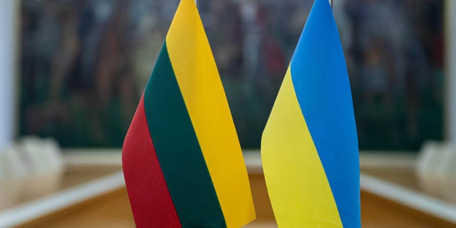 Lithuanian and Ukrainian flags