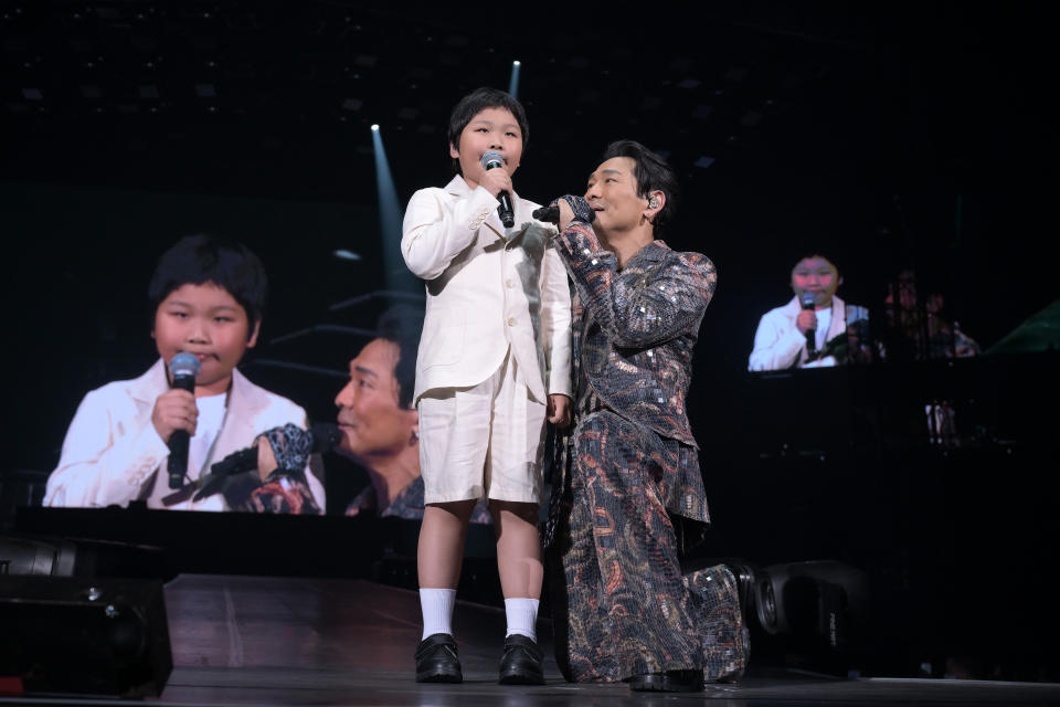 Du Dewei Tour Taipei Station｜Ai Zi AJ took the stage for the first time and sang with his grandfather three generations across time and space for the first time and moved the audience to the climax of the new version of 