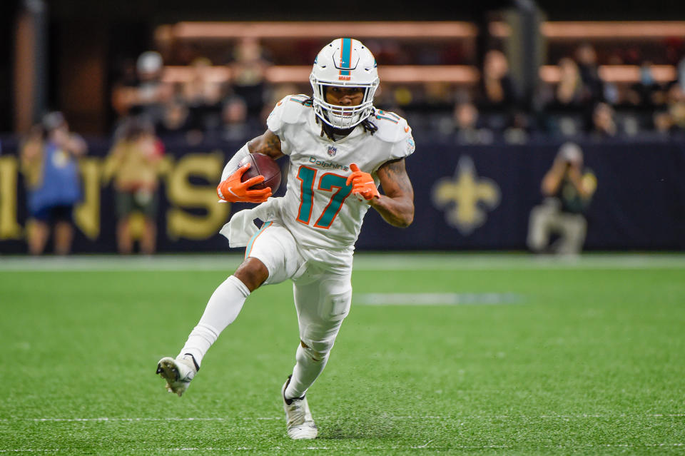 Miami Dolphins wide receiver Jaylen Waddle (17) 