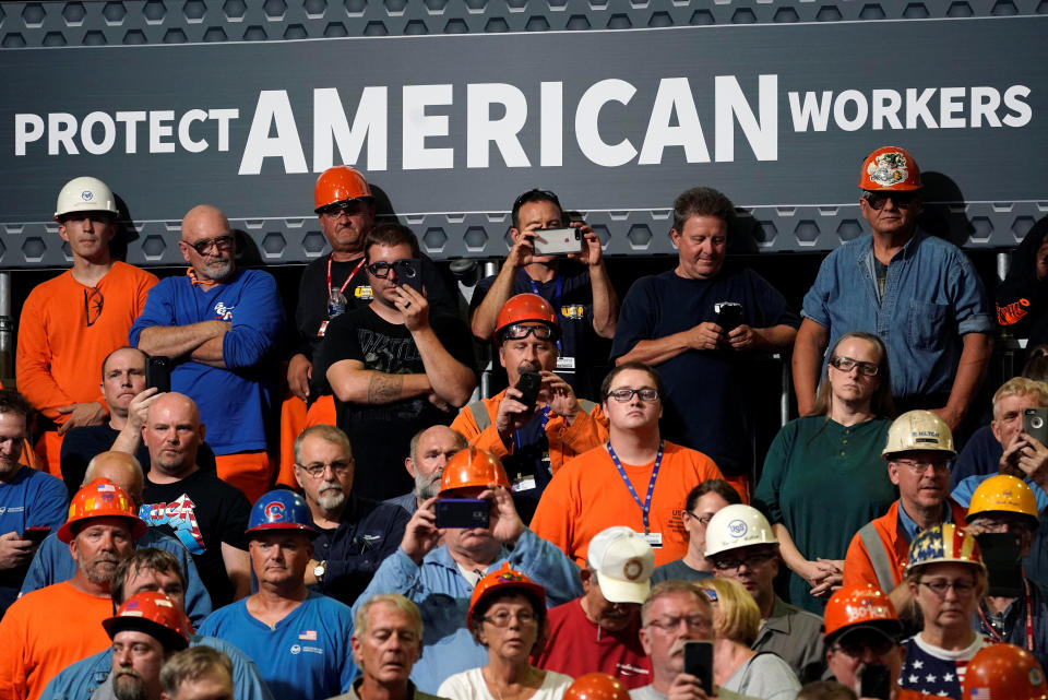 Steelworkers watch as President Donald Trump discusses trade&nbsp;in Granite City, Illinois, U.S., on July 26, 2018. (Photo: Joshua Roberts / Reuters)