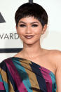 Auch vor einem Pixie Cut schreckt Zendaya nicht zurück. Bei den 57. Grammy Awards zeigte sie, dass kurze Haare extrem sexy und weiblich sein können. (Bild-Copyright: Getty)