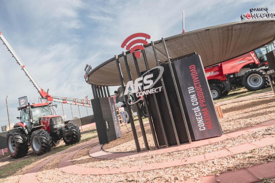 CNH showed off its equipment and solutions for farmers and construction workers at one of the most important industrial fairs in Argentina<br>