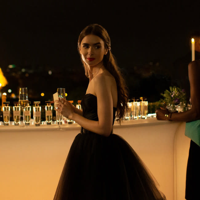 Lily Collins en 'Emily in Paris' credit:Bang Showbiz