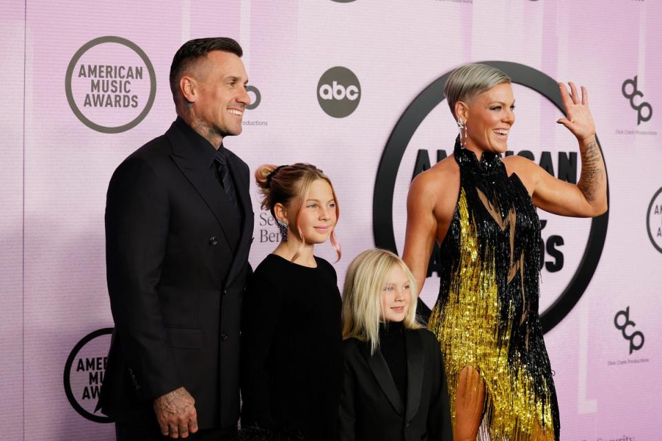 From L-R: Carey Hart, Willow, Jameson, and Pink (Getty Images)