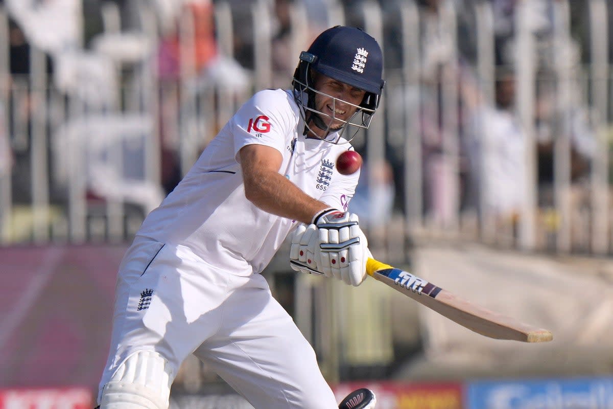 England set Pakistan 343 to win in the final four sessions of play (Anjum Naveed/AP) (AP)
