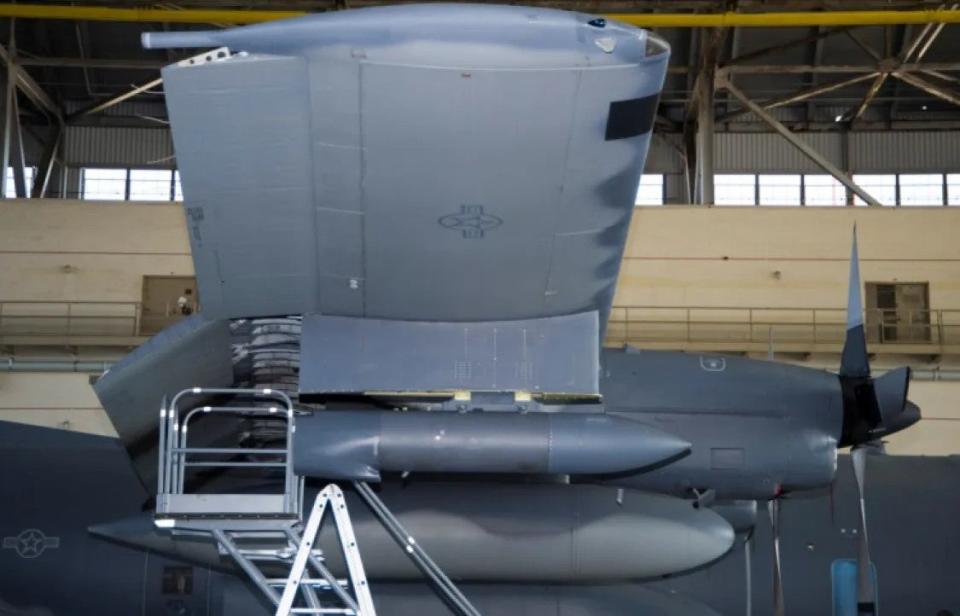 An AN/ASQ-236 Dragon's Eye radar pod under the wing of an AC-130 gunship. <em>USAF</em>