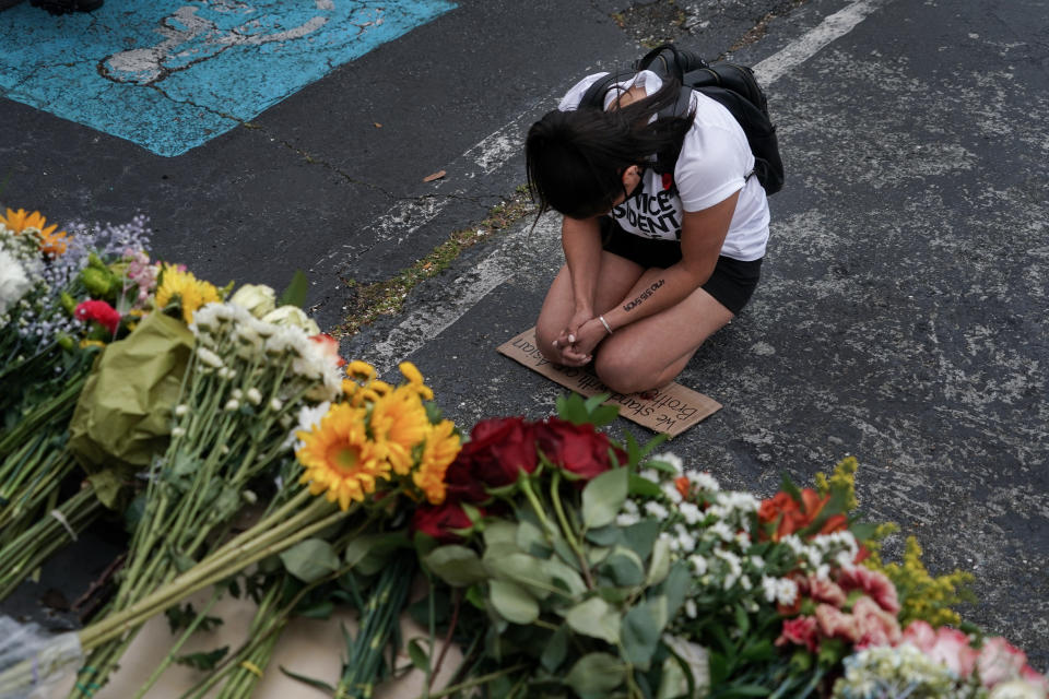 Un monumento conmemorativo la semana pasada frente al Gold Spa en Atlanta. El hombre que asesinó a mujeres de ascendencia asiática allí y en otros dos negocios de masajes había buscado tratamiento por 