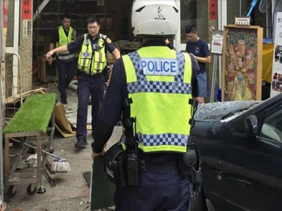 鹿港玉珍齋天后宮分店，遭自小客衝撞、3人傷，肇事責任待警方調查釐清究責。（圖：民眾提供）