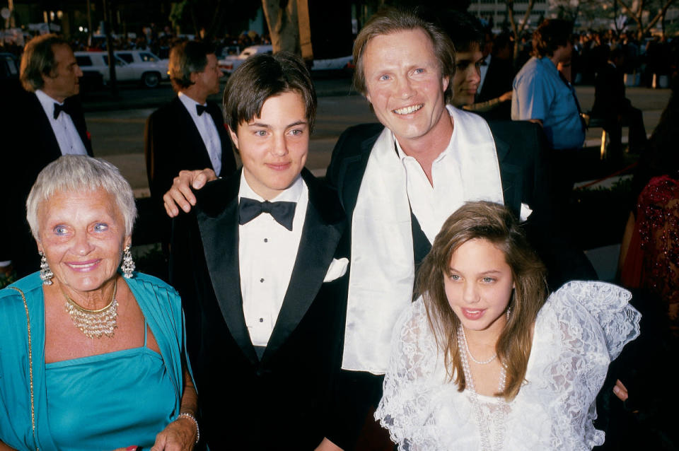 Suo padre è infatti Jon Voight, vincitore del premio Oscar nel 1979 per Tornando a casa e altre 3 nomination, la prima delle quali per ‘Un uomo da marciapiede’, al fianco di Dustin Hoffmann.