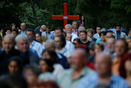 Hungarian Roma and non-Roma pray during a holy mass in Csatka, Hungary on September 9, 2017. REUTERS/Laszlo Balogh