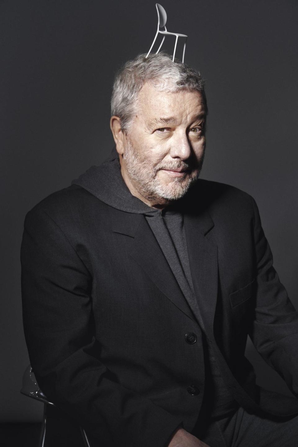 Philippe Starck集結Dior經典要素，創作出24件「Miss Dior」圓背椅。（Dior提供）