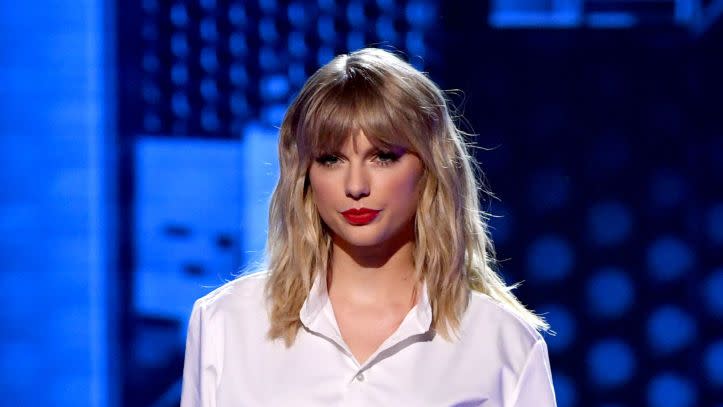 los angeles, california november 24 taylor swift performs onstage during the 2019 american music awards at microsoft theater on november 24, 2019 in los angeles, california photo by kevin wintergetty images for dcp