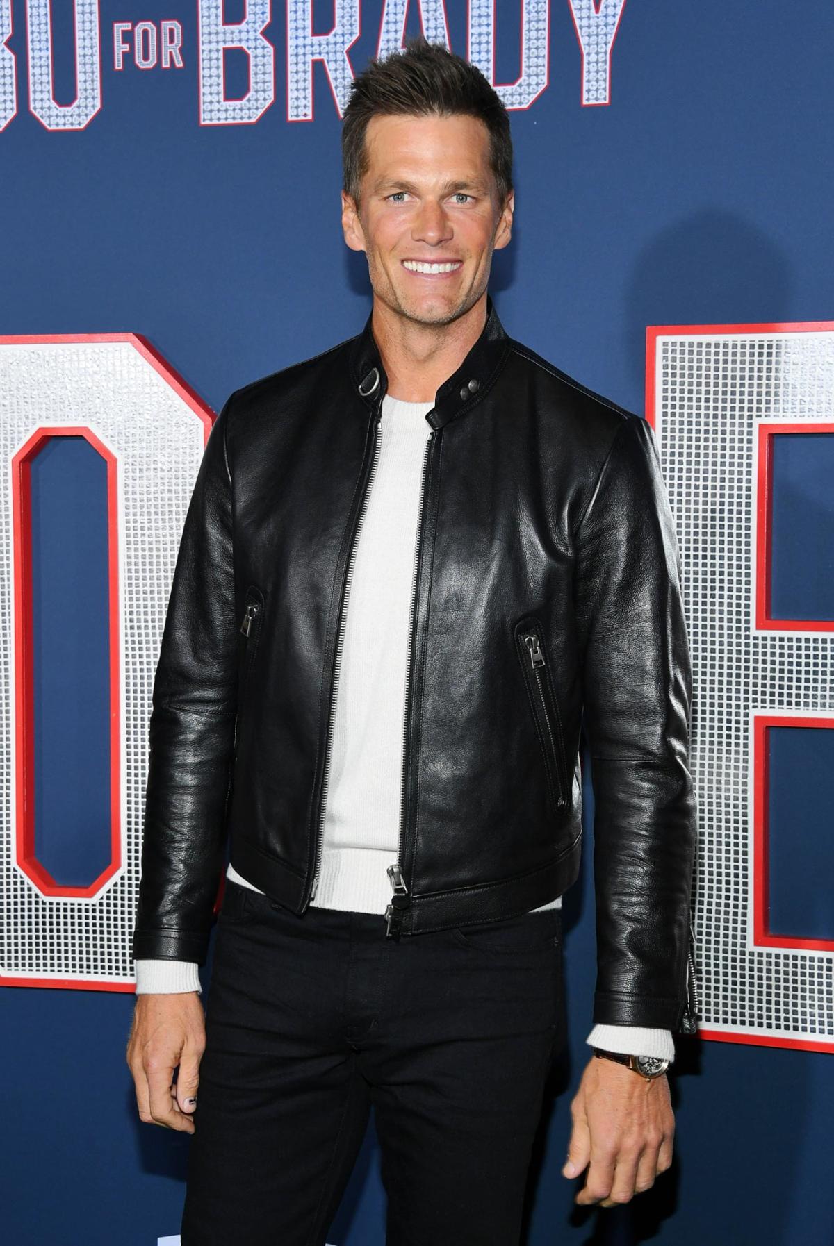 NFL Fans React To Tom Brady's Retirement Weight Loss - The Spun