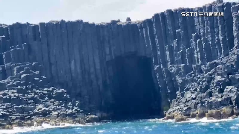 澎湖南方四島西吉嶼的藍洞是「自然資產保護區」。