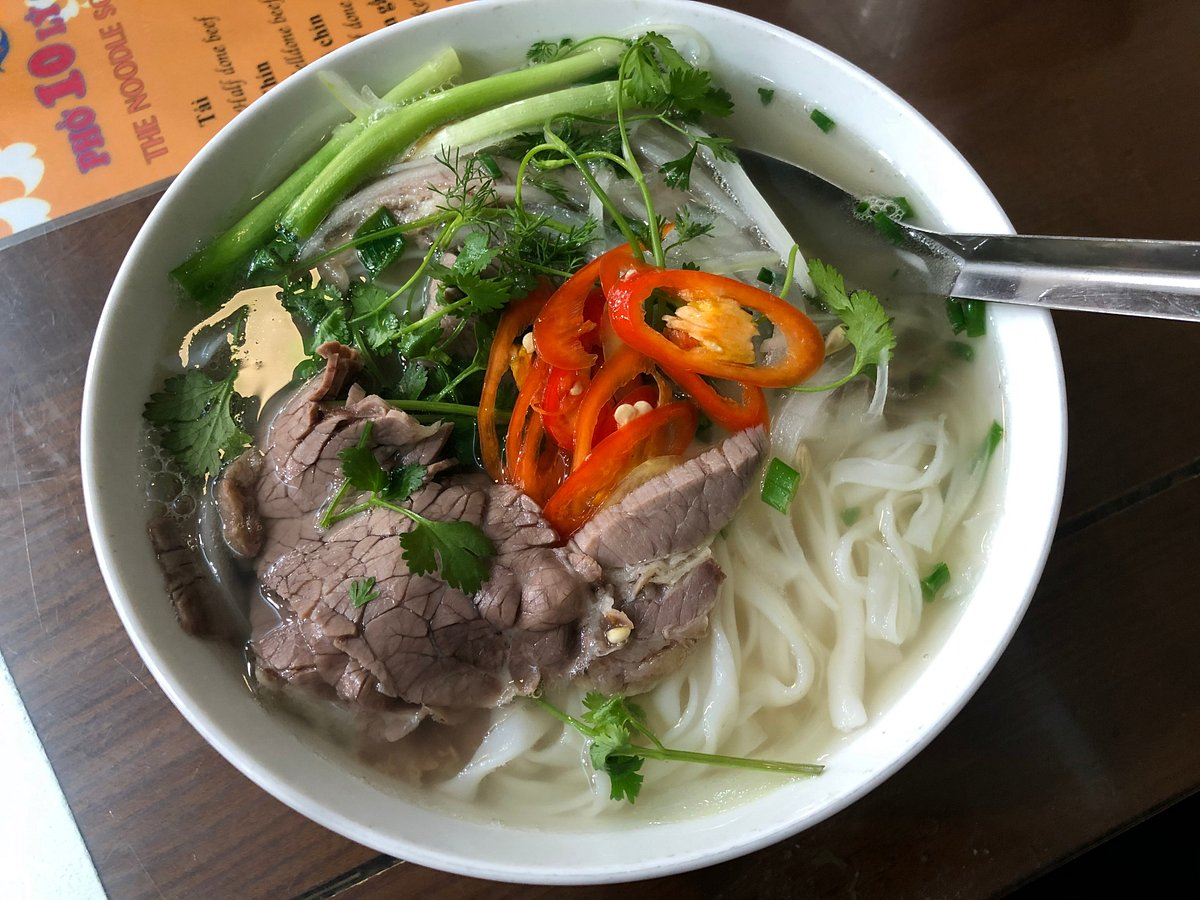 Phở 10 Lý Quốc Sư pho soup hanoi