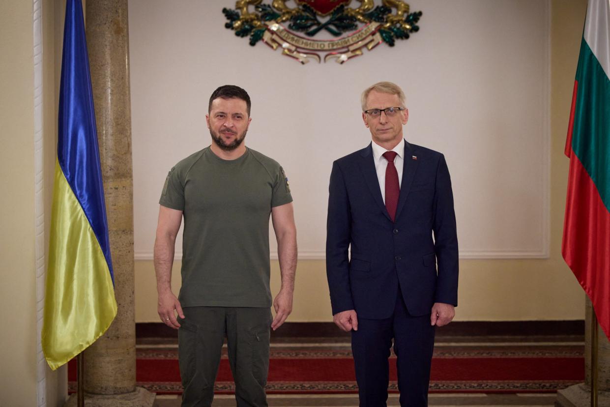 Bulgarian Prime Minister Nikolai Denkov and Ukraine's President Volodymyr Zelensky pose for a picture at the Bulgarian government building in Sofia (via REUTERS)