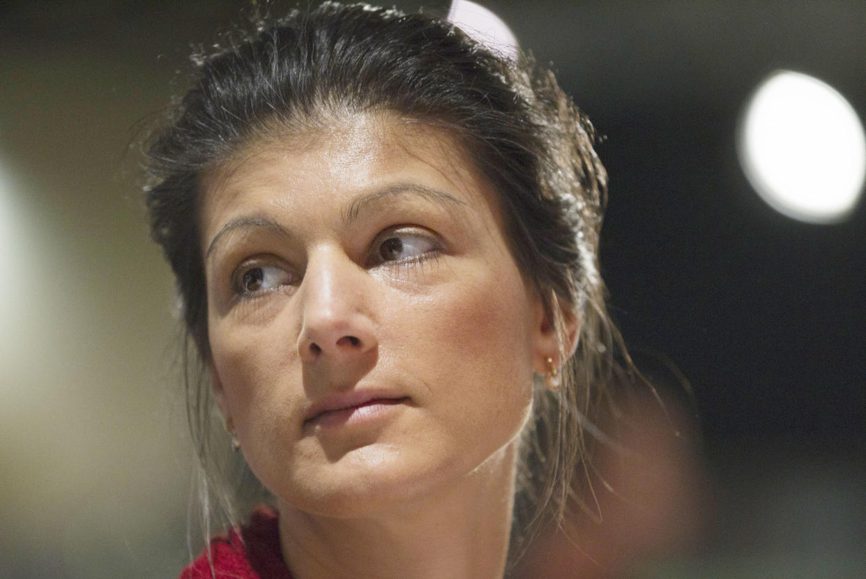 Spaltet die Linkspartei und hat mit Alice Schwarzer ein Manifest zum Ukrainekrieg geschrieben: Sahra Wagenknecht, hier beim einem Parteitag im Oktober 2011 (Bild: REUTERS/Thomas Peter)