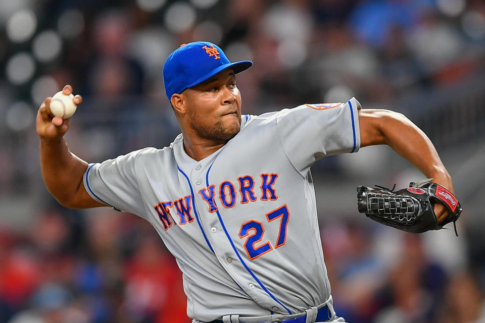 ATLANTA, GA  JUNE 17:  New York Mets pitcher Jeurys Familia (27) throws a pitch during the game between the Atlanta Braves and the New York Mets on June 17th, 2019 at SunTrust Park in Atlanta, GA. (Photo by Rich von Biberstein/Icon Sportswire via Getty Images)