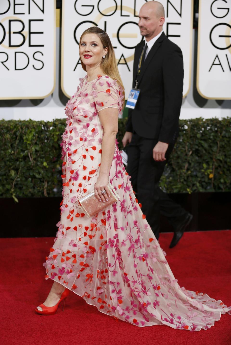 Actress Drew Barrymore arrives at the 71st annual Golden Globe Awards in Beverly Hills, California January 12, 2014. REUTERS/Danny Moloshok (UNITED STATES - Tags: Entertainment)(GOLDENGLOBES-ARRIVALS)