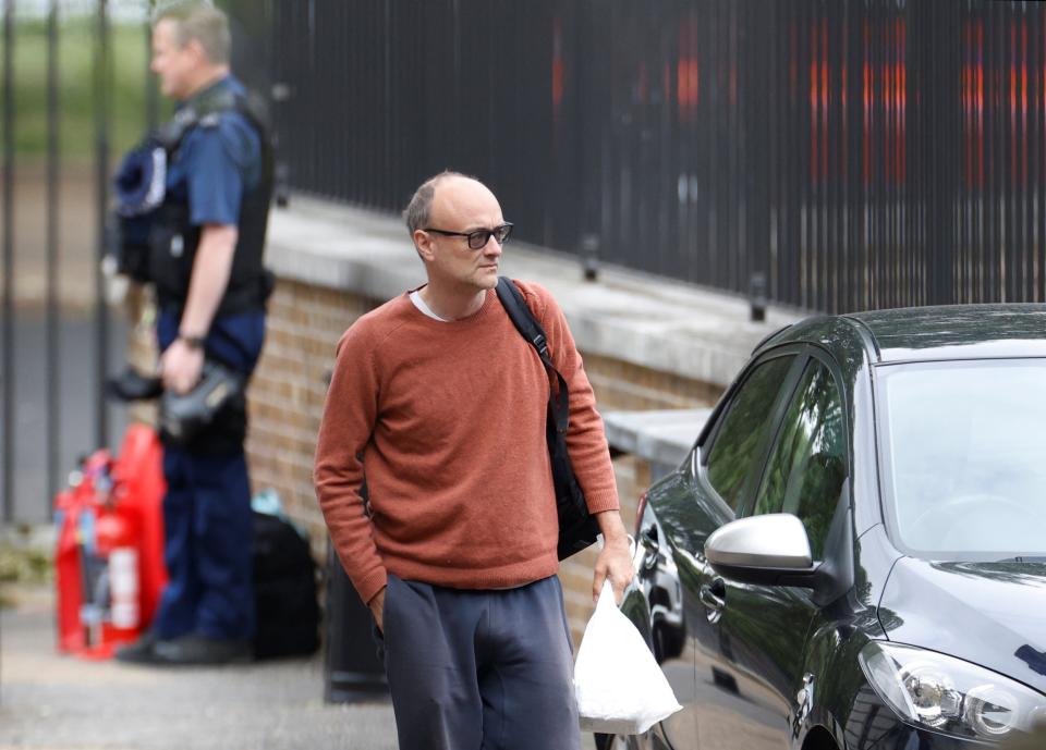 Cummings arriving in Downing Street on Thursday (REUTERS)