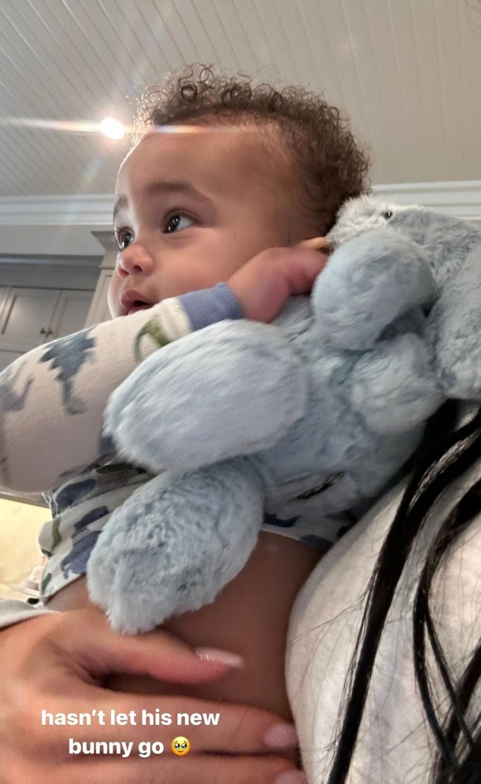 Kylie Jenner shares new photo of baby Aire: “Didn’t let her new bunny go”