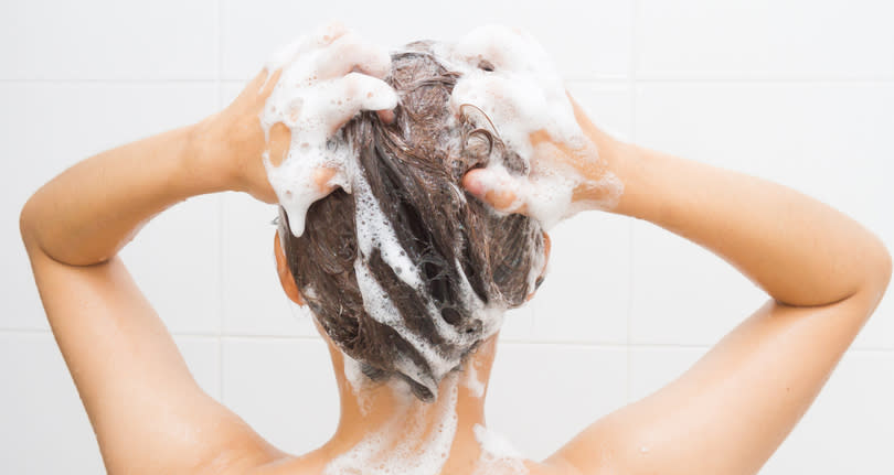 Here’s why you should use conditioner before shampoo