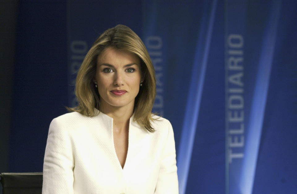 UNDATED:  In this undated handout from Television Espanola, TV presenter Letizia Ortiz Rocasolano poses for a photograph on set. The Spanish Royal House announced November 1, 2003 the engagement of Prince Felipe of Spain to Rocasolano. (Photo by Television Espanola/Getty Images)