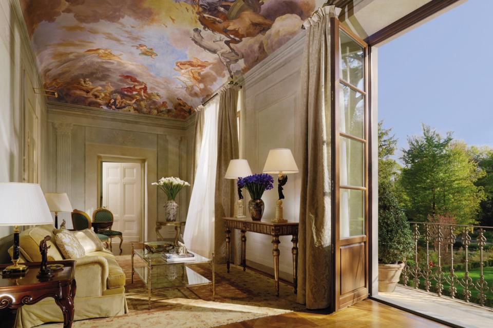 The hall at Four Seasons Hotel Firenze