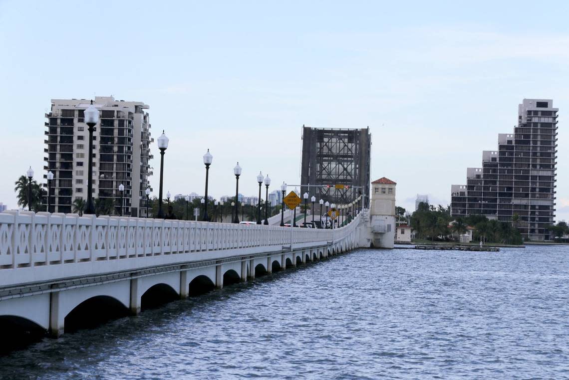 A view of the west entrance to the Venetian Causeway.