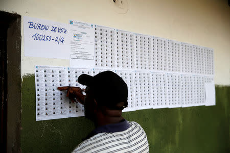 A man searches for his name on a voters registrations list at a polling station in Kinshasa, Democratic Republic of Congo, December 29, 2018. REUTERS/Baz Ratner