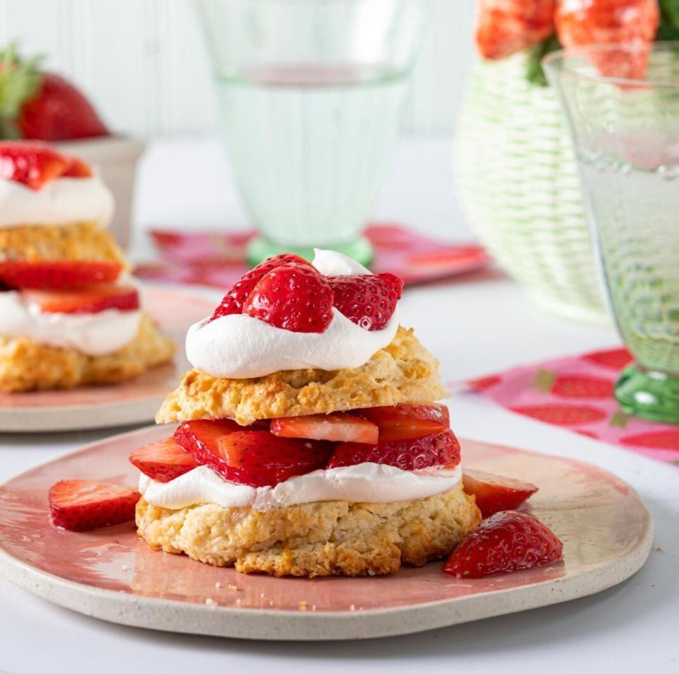 spring desserts strawberry shortcakes