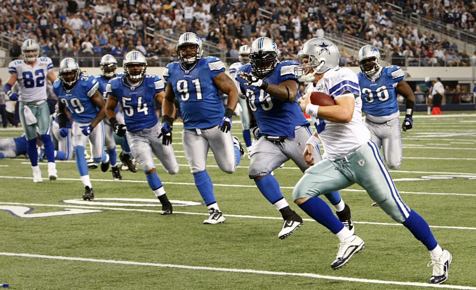 Dallas Cowboys quarterback Jon Kitna (3) races for yardage during the fourth quarter against the Detroit Lions at Cowboys Stadium in Arlington, Texas, Sunday, November 21, 2010. The Cowboys won, 35-19.