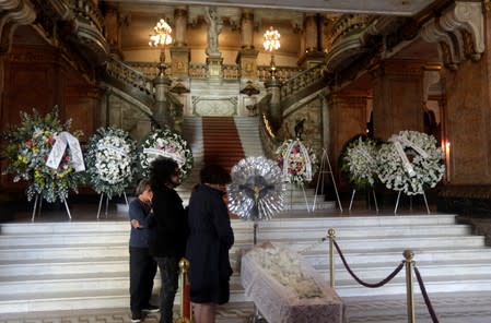 Relatives react during the wake of Brazilian singer Joao Gilberto in Rio de Janeiro's Municipal Theater