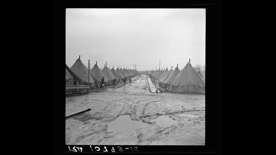 After the Great Flood of 1937, residents of Shawneetown temporarily lived in “Tent City,” a farm that was used to house flood refugees in Gallatin County. Russell Lee, Library of Congress, Prints & Photographs Division, Farm Security Administration/Office of War Information Black-and-White Negatives. https://www.loc.gov/item/2017763913/ /Russell Lee, Library of Congress, Prints & Photographs Division, Farm Security Administration/Office of War Information Black-and-White Negatives. https://www.loc.gov/item/2017763913/