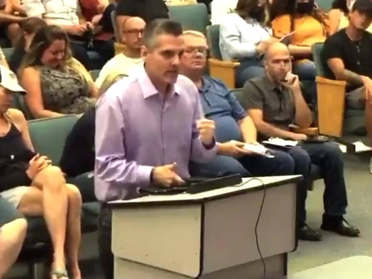 A parent at a school board meeting in Seminole County, Florida (Ron Filipkowski/RonFilipkowski)