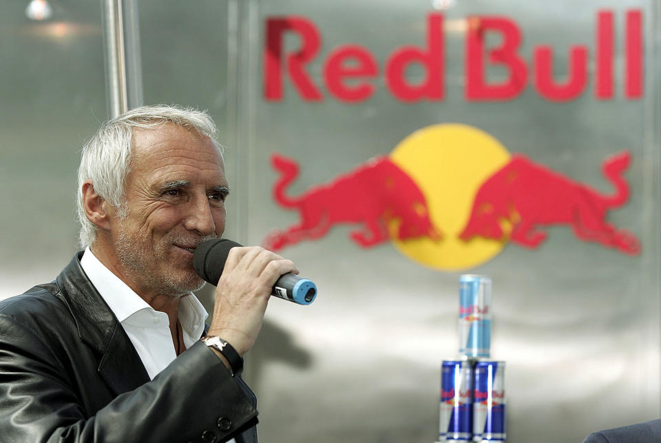 Dietrich Mateschitz, propietario y cofundador de Red Bull, habla en Salzburgo, Austria, el 13 de junio de 2022 (AP Foto/Andreas Schaad, archivo)