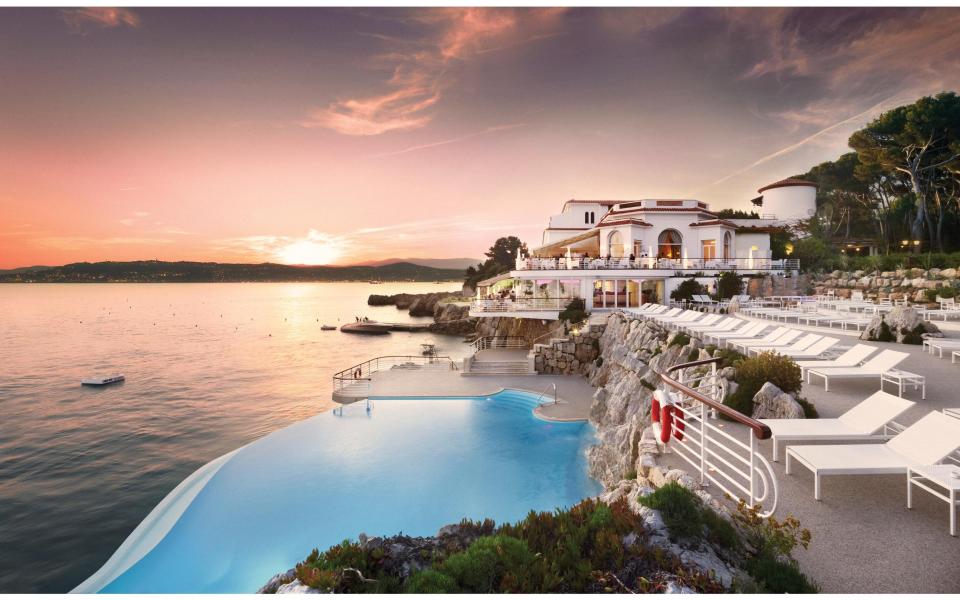 Sunset over Hotel du Cap's iconic saltwater pool 