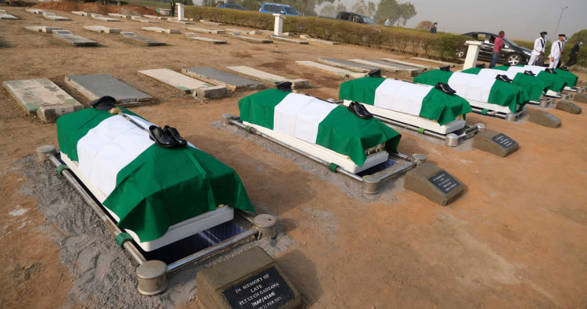 奈及利亞民眾在當地的克羅斯河州山谷發現15具已經腐爛的屍體。（圖／達志／美聯社）