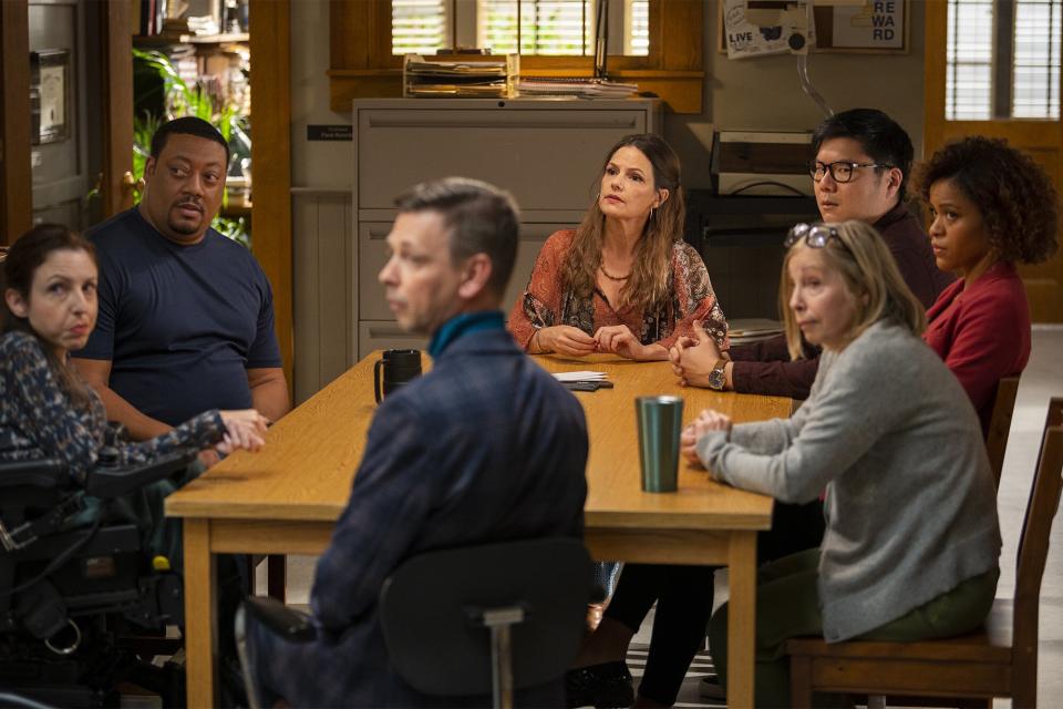 Shannon DeVido as Emma Wheemer, Cedric Yarbrough as Paul Rourke, Suzanne Cryer as Gracie Dubois, Arthur Keng as Teddy, Alvina August as June, Nancy Robertson as Billie Quigley and Haig Sutherland as Finny in 'Lucky Hank'