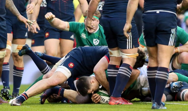 Ireland's scrum-half Conor Murray (C) pushes through the French defence to score his team's first try during the Six Nations international rugby union match February 25, 2017