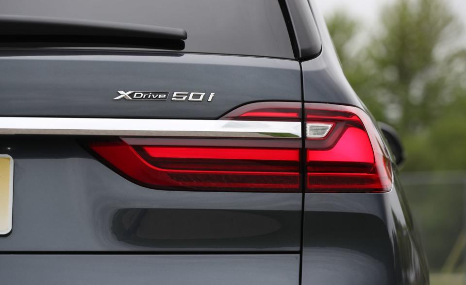 <p>2019 BMW X7 xDrive50i</p>