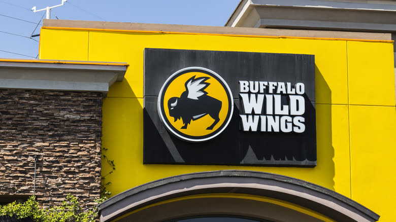 Buffalo Wild Wings store sign